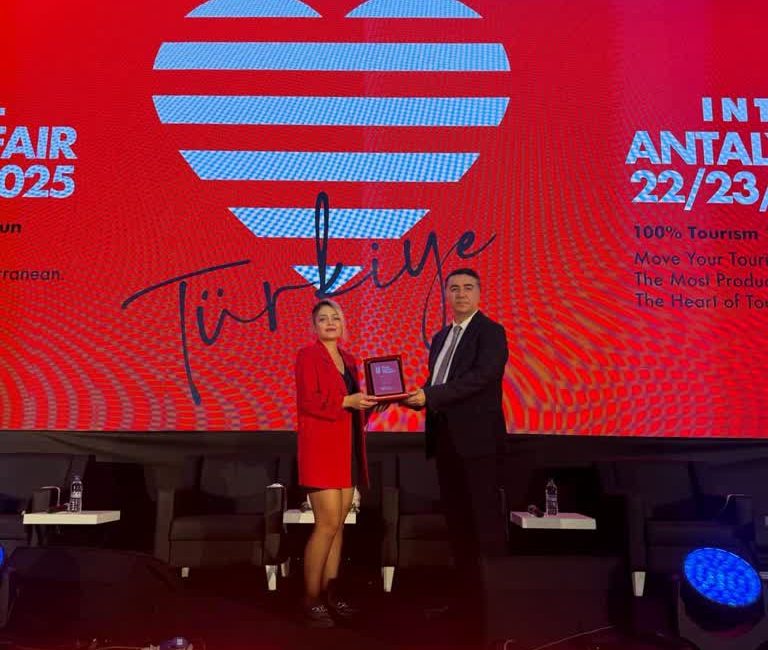 Rize, Antalya Turizm Fuarı’nda “Türk Turizm Hazinesi” Ödülüne Layık Görüldü Rize, eşsiz doğası, kültürel mirası ve sürdürülebilir turizm anlayışıyla Antalya