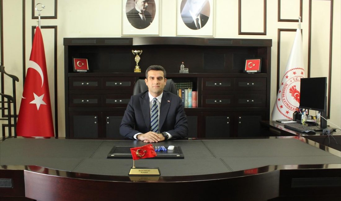 İKİZDERE KAYMAKAMI GÖREVE BAŞLADI İlçenin 29.Kaymakamı olarak son Cumhurbaşkanlığı kararnamesi ile atanan Kaymakam Burak