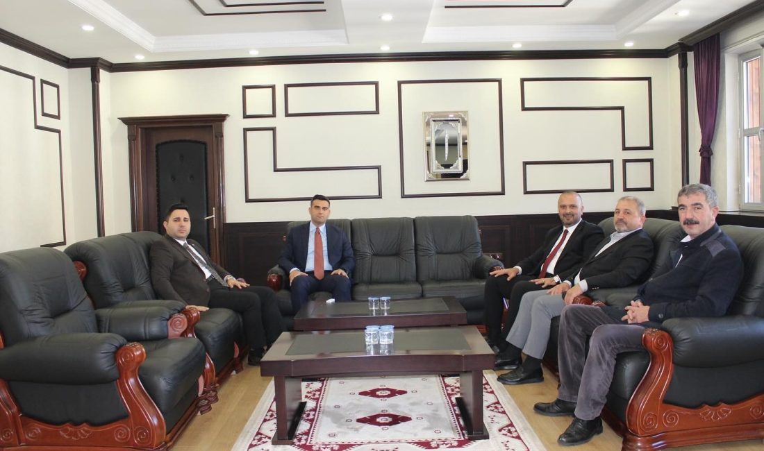 Kaymakamdan Kaymakama Hayırlı Olsun Ziyareti Kaymakamlık görevine yeni atanan İkizdere Kaymakamı Burak Yaylacı’ya meslektaşları tarafından