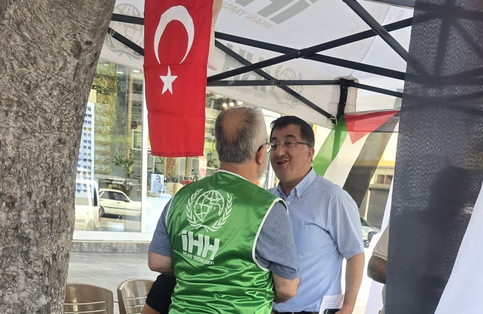 Ramazan Öksüz: “Gazze’de ateşkes 130 kez ihlal edildi, garantör ülkeler nerede?” Saadet Partisi Payas İlçe Başkanı Ramazan Öksüz, Payas İHH tarafından