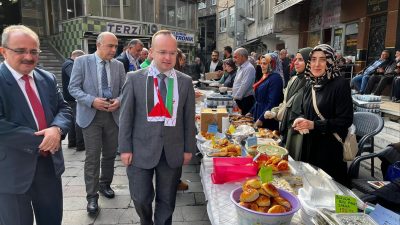 Hopa Müftülüğü tarafından Hopa Merkez Camii önünde Filistin’e destek kermesi
