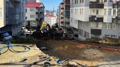 Rize'nin Pazar ilçesinde, altyapı ve üstyapı yenileme çalışmaları devam ediyor.