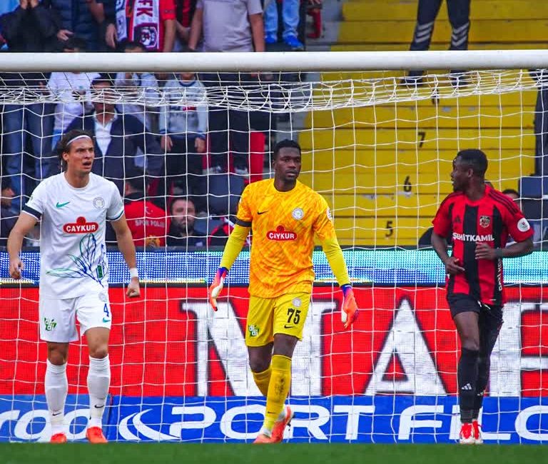 Trendyol Süper Lig'in 12. haftasında Gaziantep FK-Çaykur Rizespor müsabakası 2-2