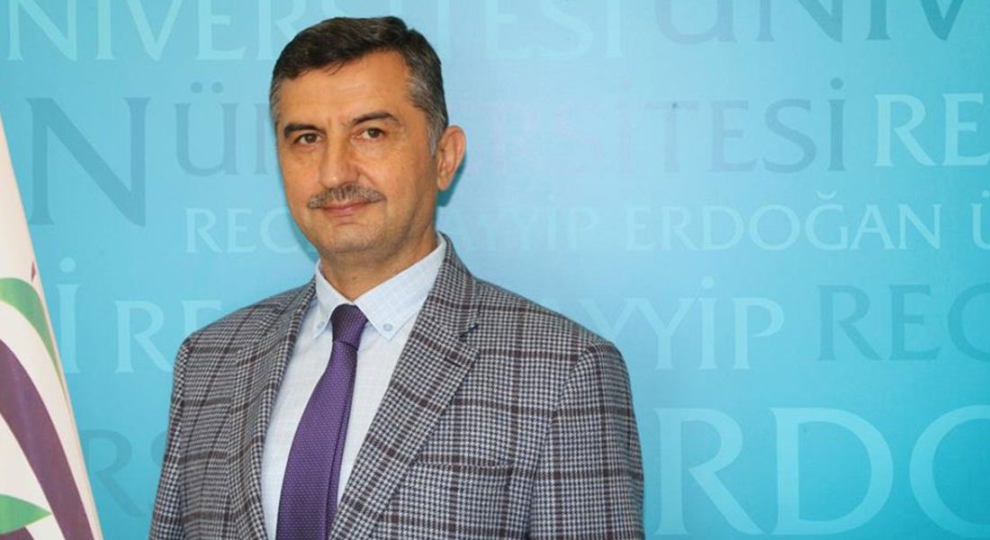 RTEÜ İlahiyat Fakültesi Dekanı Prof. Dr. Ahmet İshak Demir’in geçtiğimiz