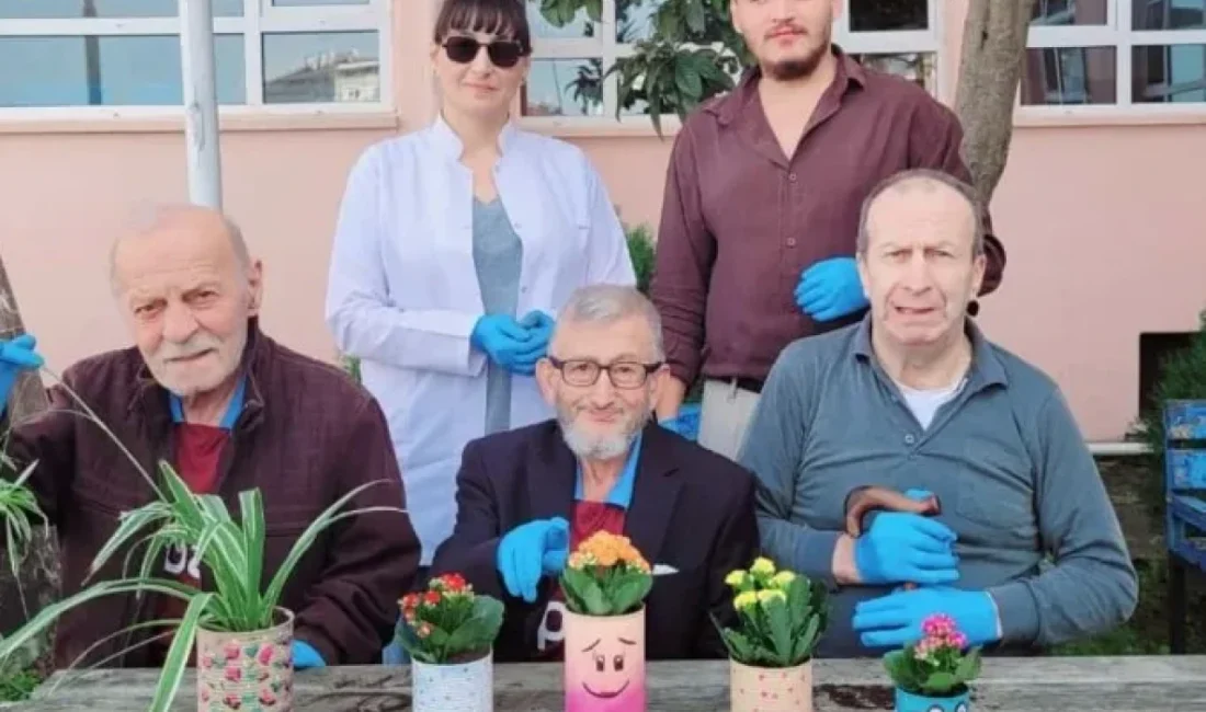 Trabzon Huzurevi'nde, 11 Kasım Milli Ağaçlandırma Günü kapsamında huzurevi sakinleri