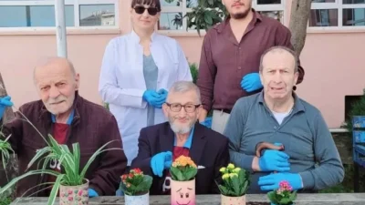 Trabzon Huzurevi'nde, 11 Kasım Milli Ağaçlandırma Günü kapsamında huzurevi sakinleri