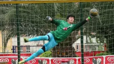 24 yaşındaki kaleci Boğaçhan Kazmaz, Afyonspor'da sergilediği başarılı performansla dikkat