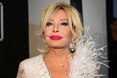 Türk müziğinin ve sinemasının unutulmaz isimlerinden Emel Sayın, 20 Kasım