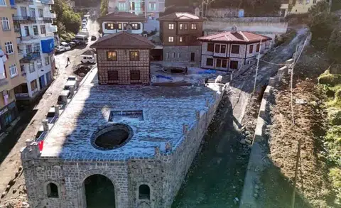 Rize Belediyesi, 15 Temmuz Demokrasi Meydanı'nda inşa edilen Kültür Çarşısı