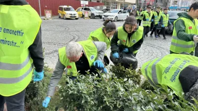Of Belediyesi, çevre bilincini artırmak için öğrencilerle temizlik etkinliği düzenledi.