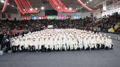 Kur'an-ı Kerim tilavetleriyle başlayan program Trabzon Büyükşehir Belediyesi Mehter Takımı'nın