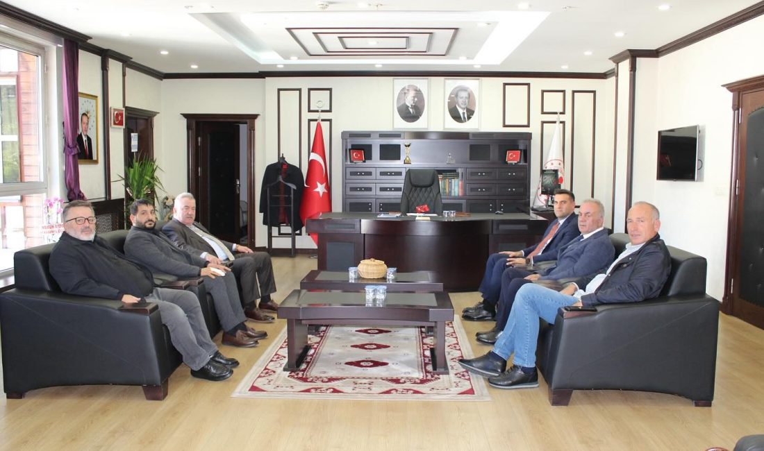 AKP Rize İl Başkanı Yılmaz Katmer ve beraberindeki partililer göreve