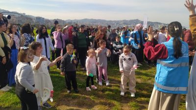 Rize'de düzenlenen "Engelsiz Uç, Uçurtma Şenliği" nde gökyüzü, özel çocukların