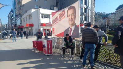 Saadet Partisi Ardeşen İlçe Başkanlığı, şehir meydanında kurduğu üye standıyla