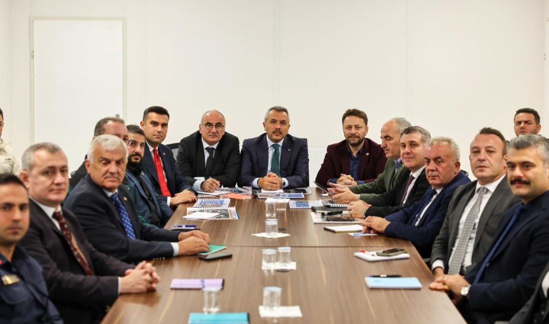 Rize Valisi İhsan Selim Baydaş kalabalık bir katılımla İkizdere ilçesine