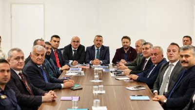 Rize Valisi İhsan Selim Baydaş kalabalık bir katılımla İkizdere ilçesine