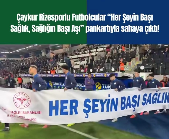 Çaykur Rizespor - Fenerbahçe maçına seremoni öncesi Çaykur Rizesporlu Futbolcular