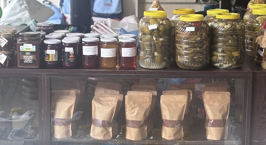 Rize’nin Fındıklı ilçesinde, yerel üreticilerin emeklerini değerlendirmek ve yöresel ürünlerin