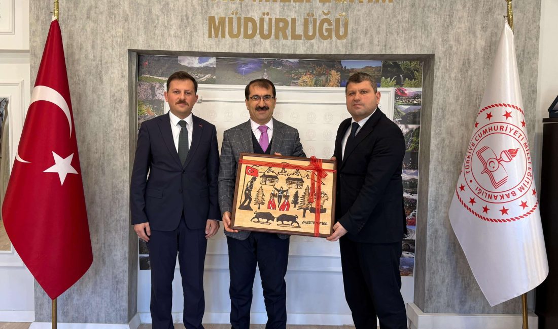 Batum Türk Okulu Müdürü Ali Özdemir ve Müdür Yardımcısı Kadir