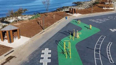 Rize Belediyesi, sahil sosyal alanında başlattığı düzenleme çalışmalarına devam ediyor.