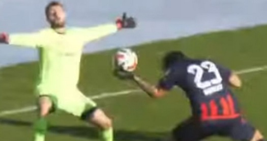 Zonguldak’ta oynanan Zonguldakspor–Pazarspor karşılaşması, maçın önüne geçen hakem kararlarıyla gündeme