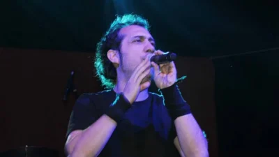 Anadolu rock müziğinin sevilen isimlerinden Kıraç, Rize’de müzikseverlerle bir araya