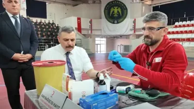 Erzurum'da polis adayları ve Kızılay, kan ve kök hücre bağışı