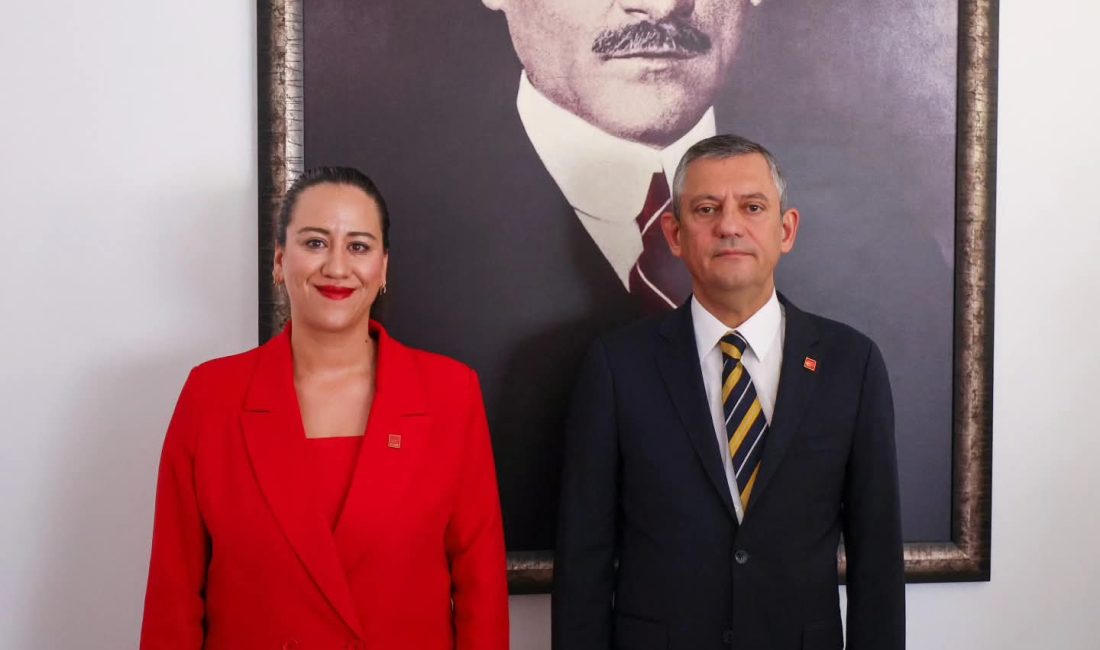 1333 delegenin oyuyla yeniden Genel Başkan seçilen Özgür Özel’e tebriklerini