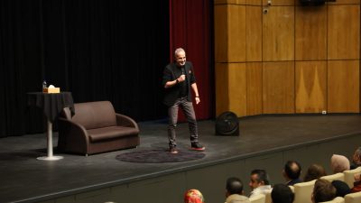 Sunucu ve yazar Bekir Develi, Fânî But Funny isimli stand-up