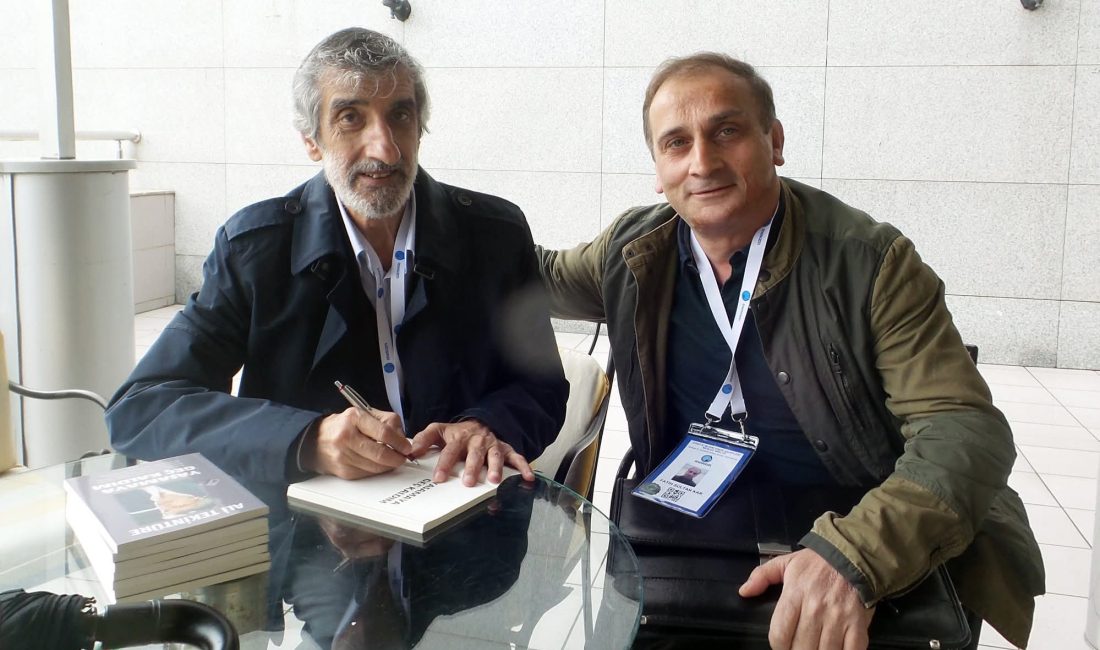 Arabesk sevende sevmeyende Ali Tekintüre‘nin şarkılarını biliyor. O arabesk niyetiyle