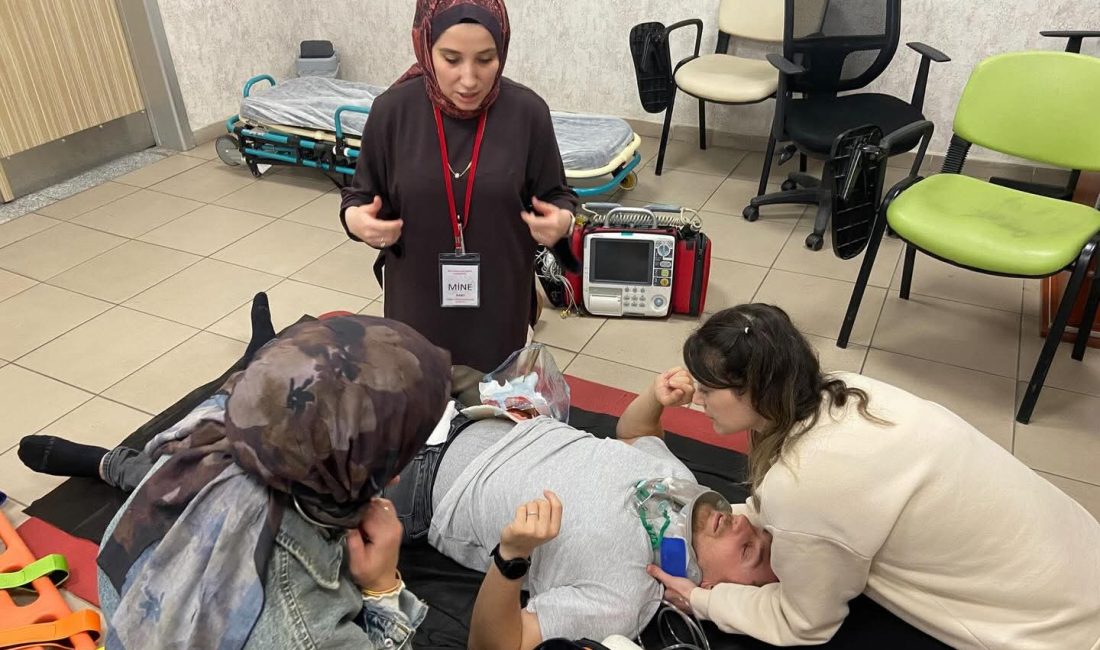 Acil Sağlık Hizmetlerinde görev yapan personellere yönelik hizmet içi eğitimler