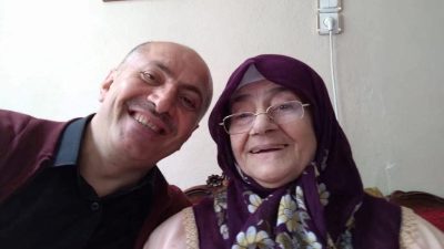 Çayeli Belediye Başkanı İsmail Hakkı Çiftçi, hakkın rahmetine kavuşan annesi