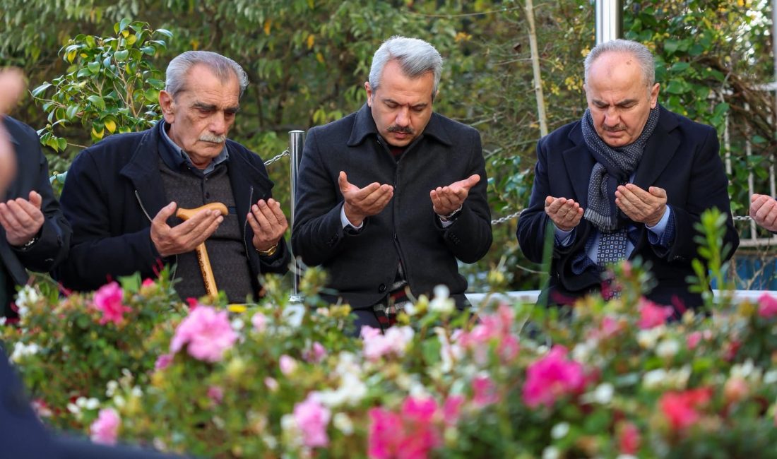 Rizeli  şehid Uğur Korkmaz, şehadetinin sene-i devriyesinde kabri başında Kur’an-ı