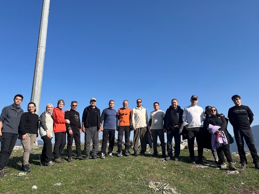 Trabzon Yeşilyol Derneği üyeleri Maçka Hoca Mezarı Yaylası’na kültür gezisi