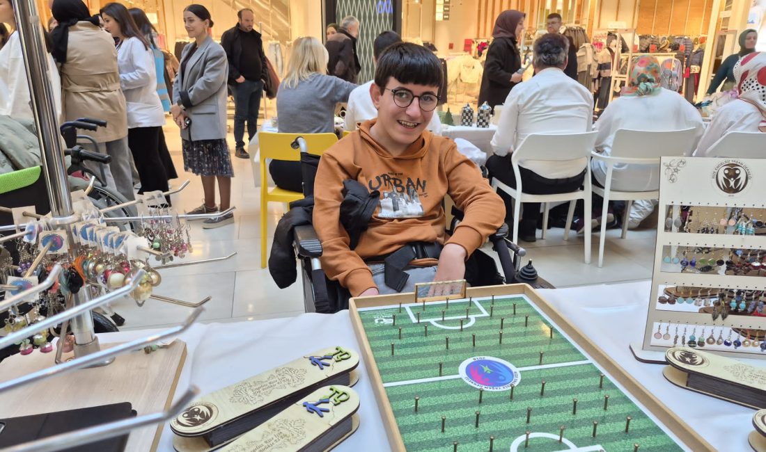 Engelli öğretmenini örnek aldı, yürüyemez derken yürüdü, başaramaz derken başardı.