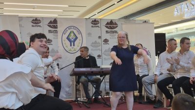 Rize'de özel gereksinimli bireyler Birlikte Güçlüyüz Festivalinde hünerlerini sergilediler.   