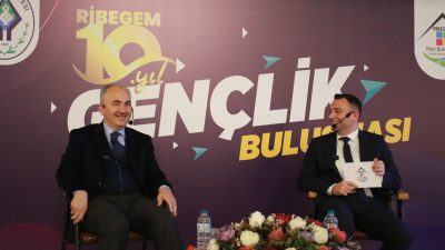 Rize Belediye Başkanı Rahmi Metin eşi Fatma Metin ile birlikte