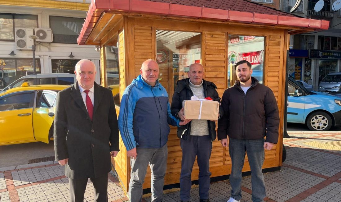 Rize Belediye Başkanı Rahmi Metin Rize merkezdeki 28 taksi durağına