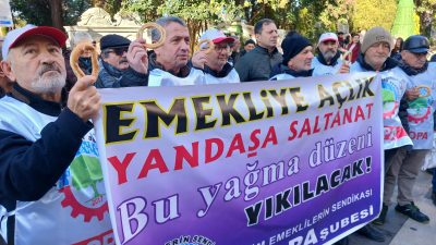 Tüm Emeklilerin Sendikası Hopa Şubesi, emeklilerin yoksulluk koşullarını protesto ederek
