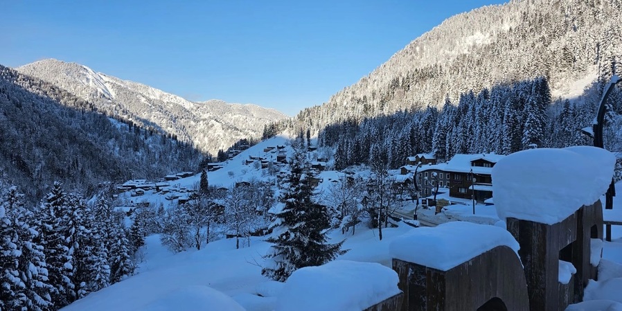 Karın toprağa düşmesiyle bir başka güzelliğe bürünen Ayder yaylası adeta