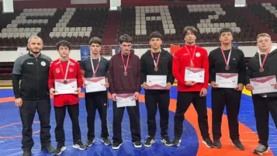 Elazığ'da düzenlenen Gençler B Grekoromen Güreş Grup Müsabakaları'nda Rize, 1