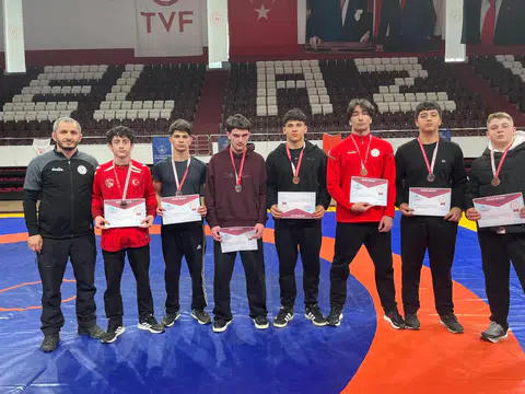 Elazığ'da düzenlenen Gençler B Grekoromen Güreş Grup Müsabakaları'nda Rize, 1