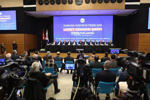 Eğitim-Bir-Sen Artvin Şubesi, kamu sektöründeki ücret adaletsizliğine dikkat çekerek kapsamlı