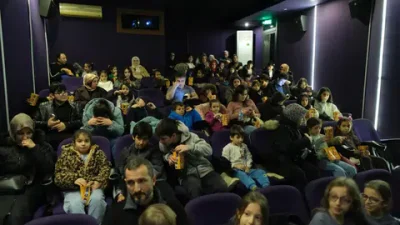 Rize Belediyesi, yarıyıl tatilinde öğrencilere yönelik ücretsiz sinema etkinlikleri düzenliyor.