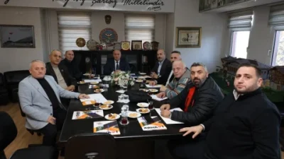 Arhavi Belediye Başkanı Turgay Ataselim, ilçe başkanlarıyla istişare toplantısı düzenledi.