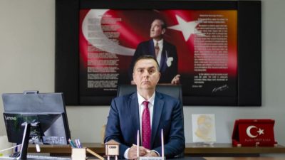 Bazen bir sokağı değil, bir zamanı dolaşa dolaşa yürür insan.