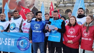 Kamu-Sen Rize İl Temsilcisi Fatih Karaaslan ve sendika üyeleri, memur