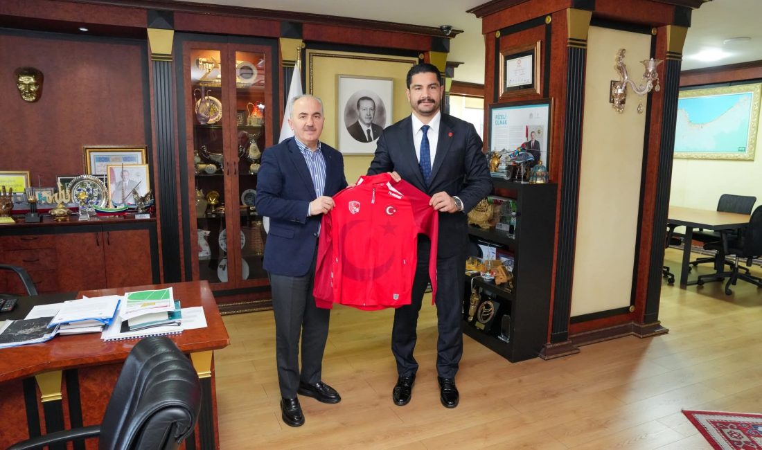 Türkiye Güreş Federasyonu Başkanı Taha Akgül, Rize Belediye Başkanı Rahmi