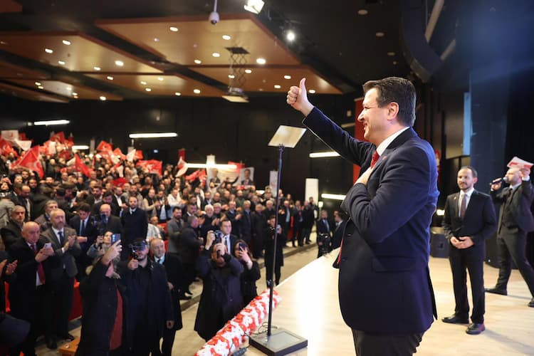 Son altı ayda 67 bin 244 yeni üye kazanarak muhalefet