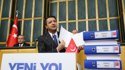 Saadet Partisi Genel Başkanı Mahmut Arıkan, TBMM’de düzenlenen Yeni Yol